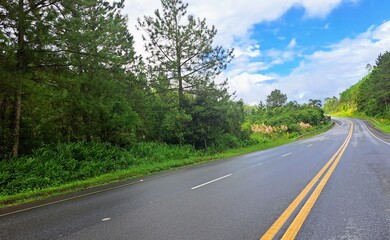 Uma linda estrada vicinal no Vale do Ribeira, estado de São Paulo, Brasil.