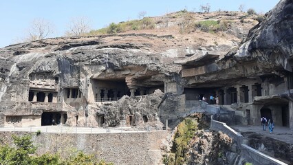 Cuevas Ellora con templos carvados en las montañas en Aurangabad, India