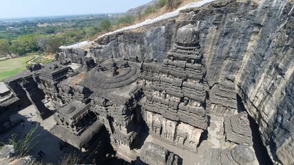 Cuevas Ellora con templos carvados en las montañas en Aurangabad, India