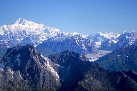 Denali&rsquo;s Glacial Valleys From a Small-Plane View