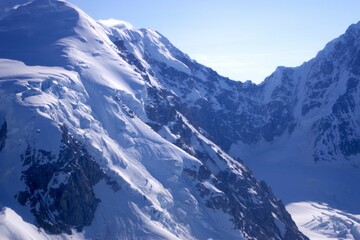Obraz premium Majestic Snow-Covered Slopes of Denali