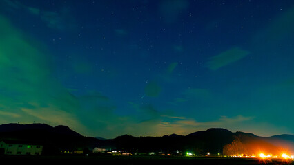 夜空を舞う彗星