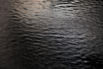 川面を風が渡る