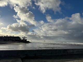 Obraz premium Clouds on the coast