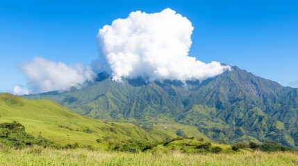 Obraz premium Majestic Mountain Landscape with Cumulus Cloudscape