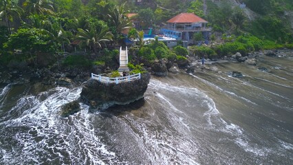 Bird eye view View of the coastline with hills and trees, cliffs, coral reefs and waves from the sea at Surumanis Beach, Kebumen, Central Java