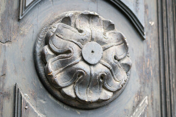 
wooden door ornament with floral pattern. The ornament is made of wood and is decorated with a floral pattern.