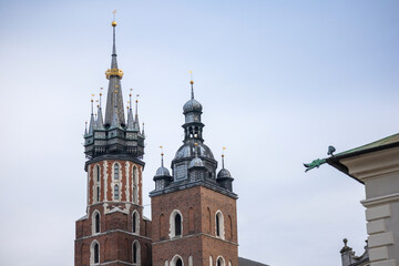 Obraz premium two imposing church towers towering against the blue sky.