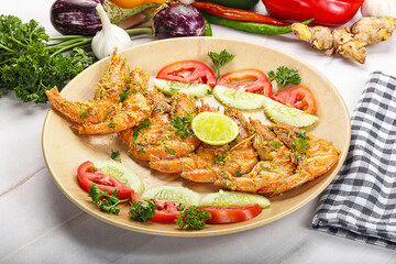 Grilled prawn served lime and vegetables