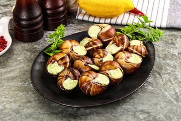 Fresnch escargort with basil butter