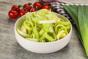 Fresh ripe green leek slices