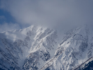 北アルプスの山並みとスキー場　長野県白馬村