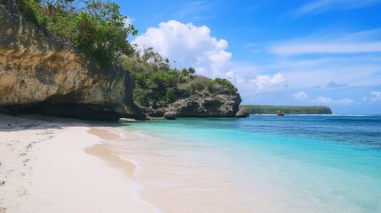 Naklejka premium Secluded beach with turquoise water and rocky cliffs under a bright blue sky