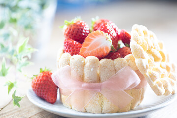 苺のシャルロットケーキ
