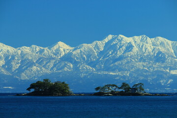 立山連峰と虻が島