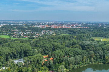 Fototapeta premium Die Donau-Auen rund das Freizeitgebiet Baggersee bei Ingolstadt aus der Luft