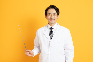 若い日本人男性の医者