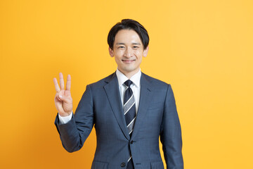 若い日本人ビジネスマン