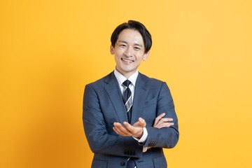若い日本人ビジネスマン