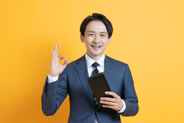 若い日本人ビジネスマン