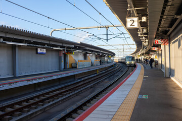 Fototapeta premium JR西日本おおさか東線「南吹田駅」プラットホーム
