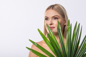 Fototapeta premium A Stunning Portrayal of Beauty and Nature A Serene Composition Featuring Lush Greenery