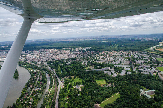vue a&eacute;rienne de la ville de Poissy en France