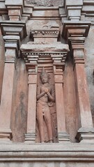 Un buda tallado en la pared de un templo budista en la sagrada ciudad antigua de Pollonnaruwa, Sri Lanka