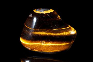Tiger's eye (tiger eye) is a chatoyant gemstone. A metamorphic rock with a golden to red-brown...