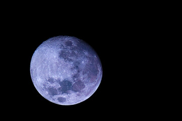 Crescent moon at 95% in color