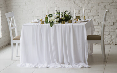 wedding table decoration with flowers