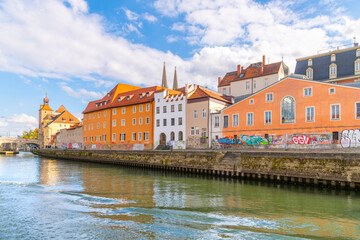 Fototapeta premium The picturesque skyline including the stone bridge over the Danube River, Saint Peter's Church and Regensburg Town Hall in the Bavarian city of Regensburg, Germany. 