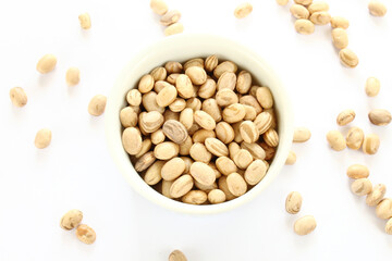 Pinto beans in a ramekin. Carioca beans in a white bowl.