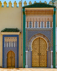 Unless you have a special invitation to the palace grounds, you'll have to settle for admiring its seven imposing front gates, surrounded by fine tilework and carved cedar wood. 