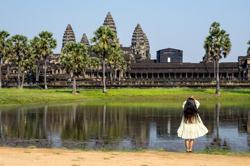 アンコールワットと少女