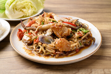 Spicy papaya salad with blue crab (Som Tum), Thai food
