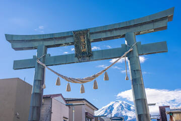 富士吉田の金鳥居