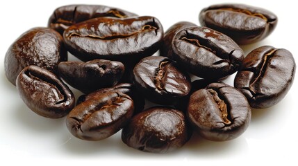 Obraz premium Close-up of roasted coffee beans showcasing rich texture and dark color on white background