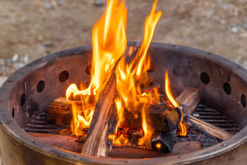 焚き火　Outdoor campfire flames at campsite
