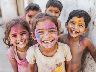 Obraz premium portrait of Indian children at holi festival, child is painted with holi colours, Celebrating Holi festival.