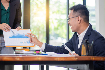 Discussions between Asian businessmen, riding along smoothly, meeting modern technology soldiers or businessmen.