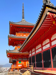 Fototapeta premium Historic Three-Story Pagoda at Kiyomizu-dera – A Kyoto Must-See