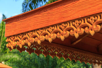 ไม้เชิงชายน้ำหยด