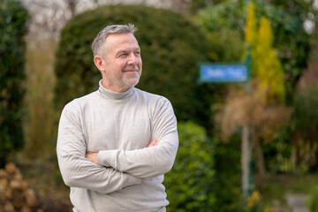 Obraz premium Thoughtful Man in Greenery