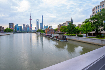 Fototapeta premium Shanghai skyscraper and Suzhou River in the Bund at sunrise