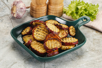 Baked red batat slices with herbs