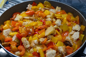 Pan-fried peppers with stale bread