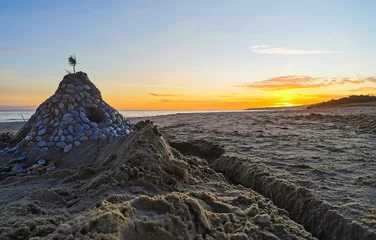 Sonnenaufgang mit Strand  und Sandburg  in Zinnowitz  Ostsee Insel Usedom Deutschland