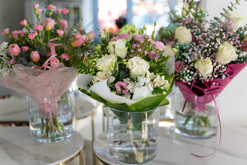 Bukiet Kwiatów w kwiaciarni © Marcin