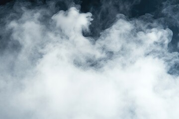 Obraz premium Smoke billowing out of a factory or power plant, indicative of an energy-producing process.